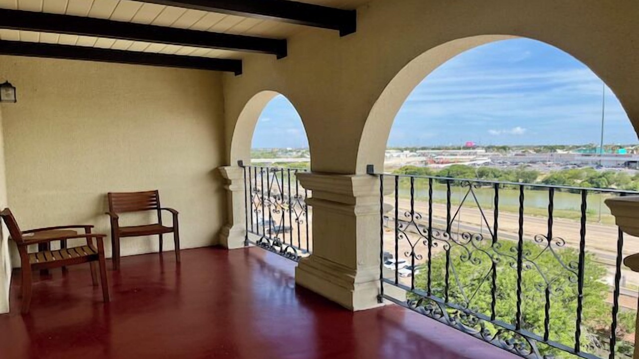 Photo of Patio Balcony in Western Division