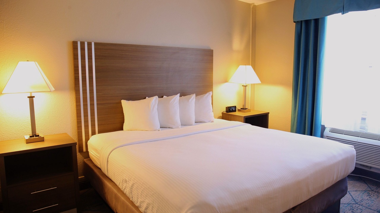 Photo of Bedroom in Effingham