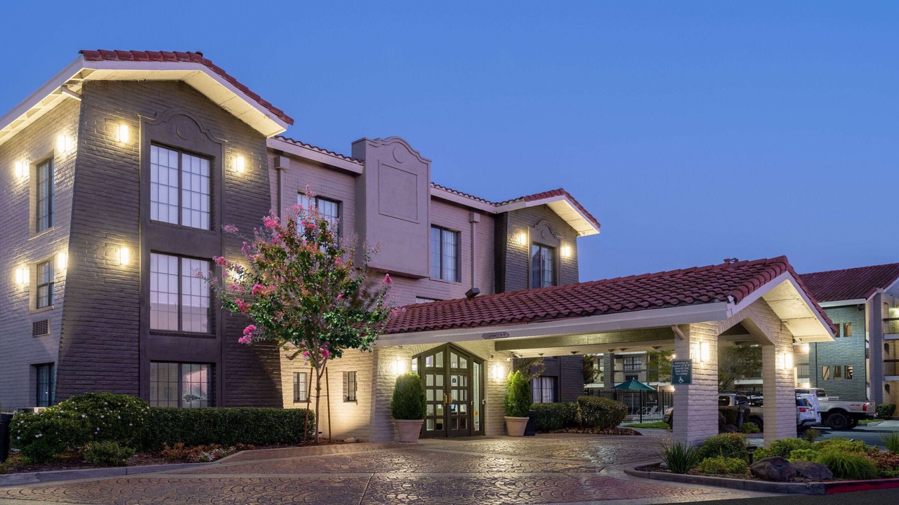 Photo of Outdoor in Foothill Farms