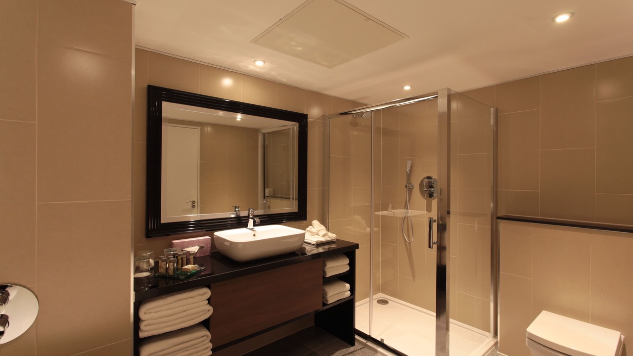 Photo of Bathroom in Heathrow Villages