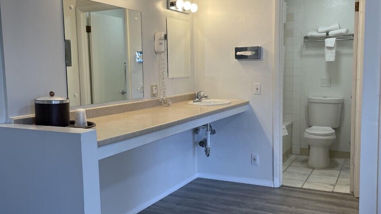 Photo of Bedroom in Omak