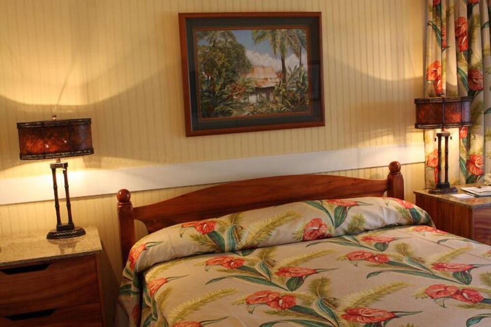 Photo of Bedroom in Historic Lahaina Front Street