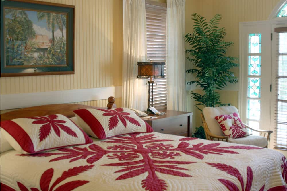 Photo of Bedroom in Historic Lahaina Front Street