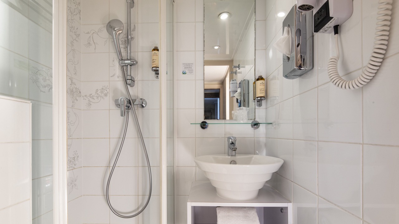 Photo of Bathroom in Quartier du Faubourg-Montmartre