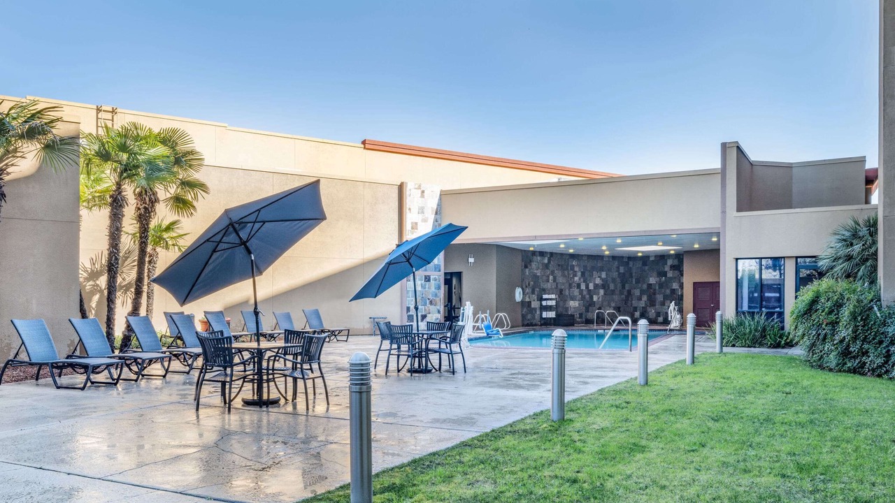 Photo of Outdoor in Foothill Farms
