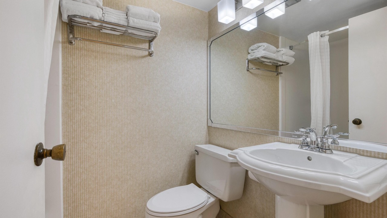 Photo of Bathroom in Lakeview