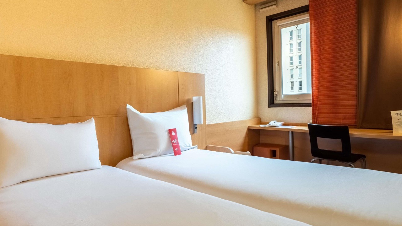 Photo of Bedroom in Suresnes