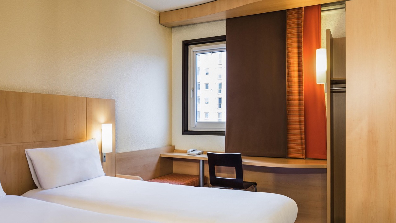 Photo of Bedroom in Suresnes