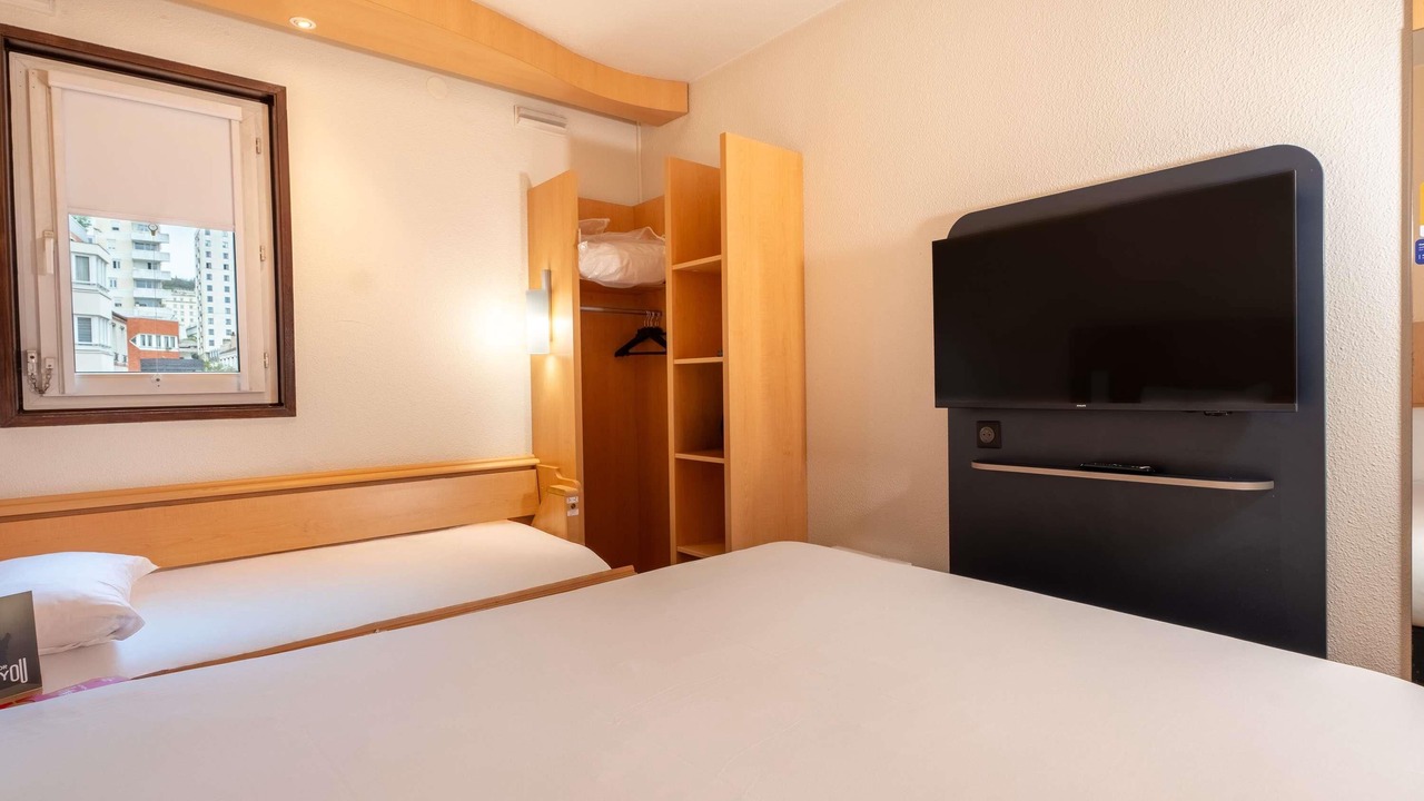 Photo of Bedroom in Suresnes