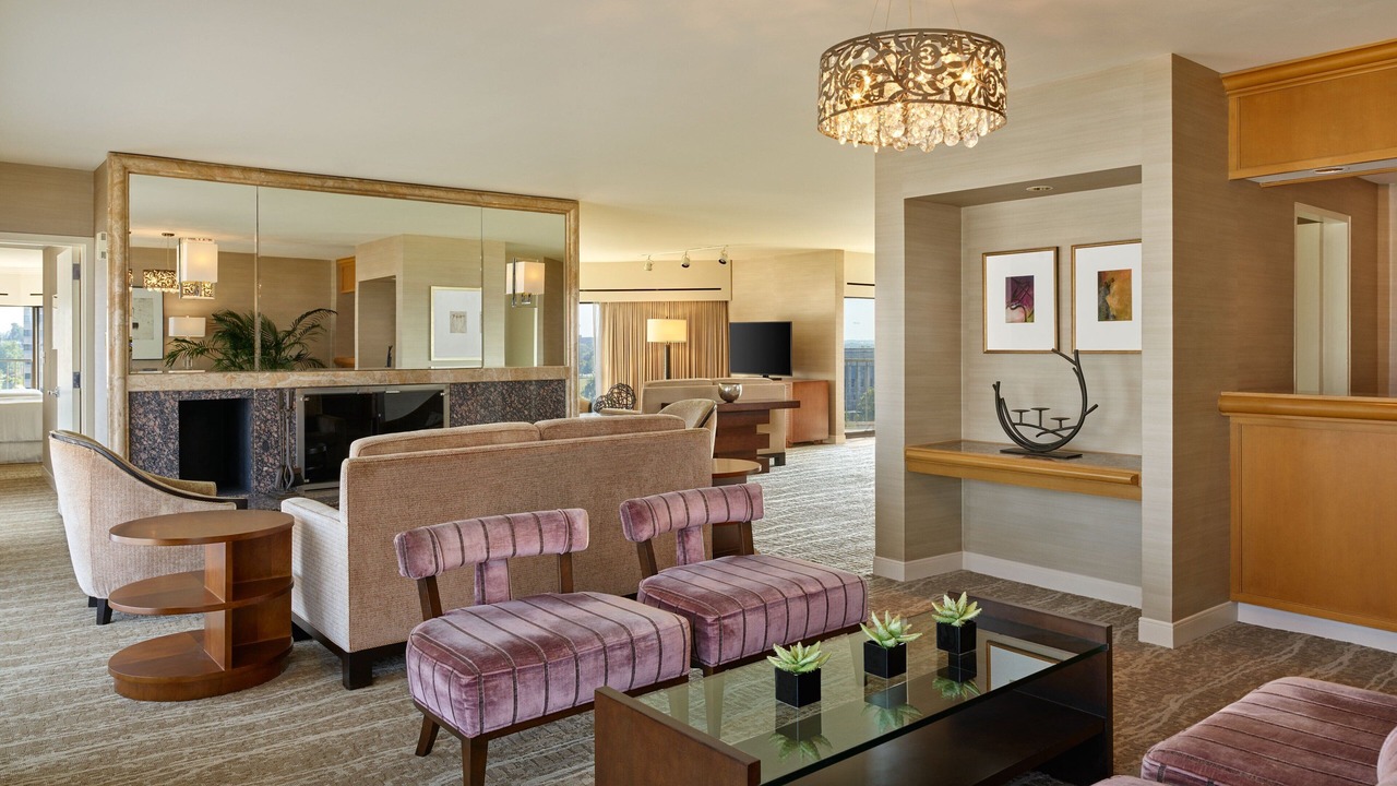Photo of Bedroom in Crown Center District