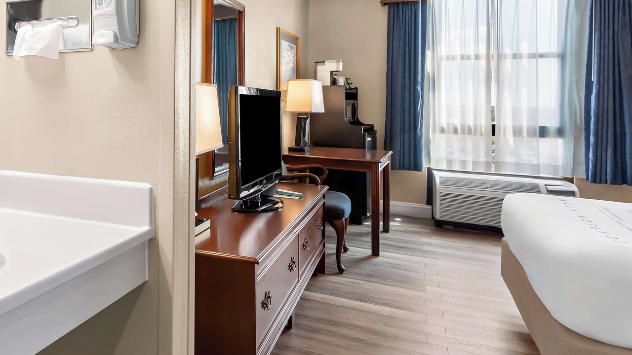 Photo of Bedroom in Dale City
