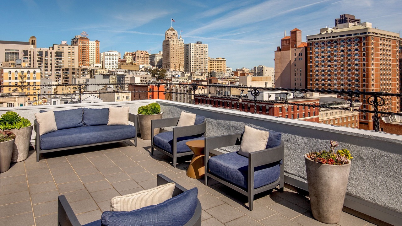 Photo of Patio Balcony in Theater District