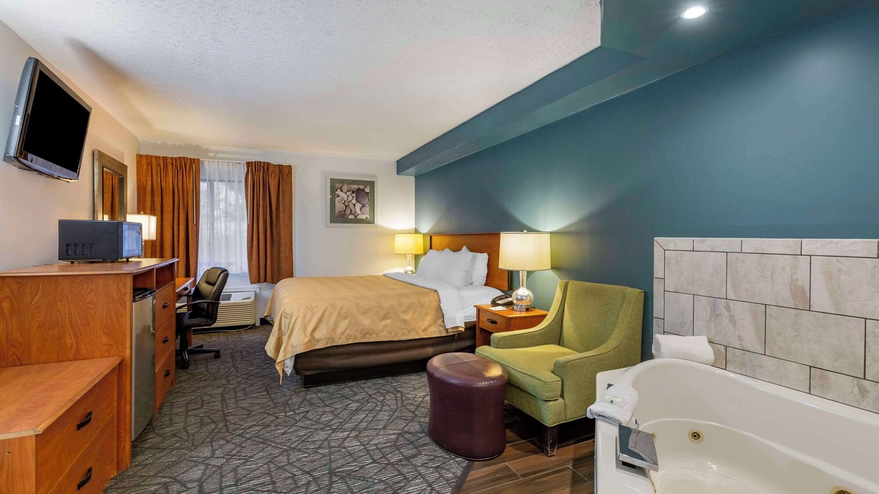 Photo of Bedroom in Austintown