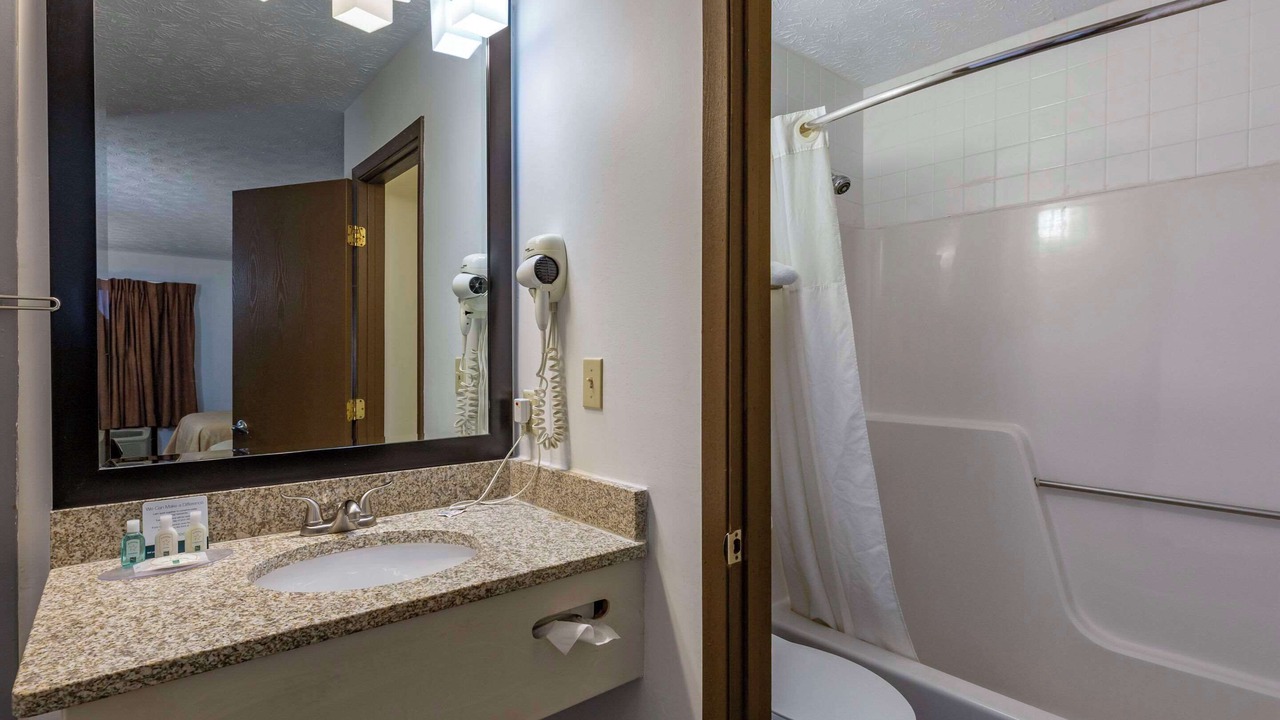 Photo of Bedroom in Austintown