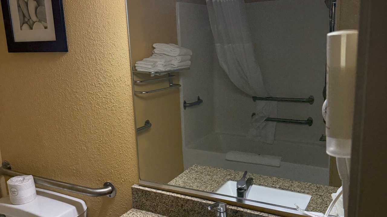 Photo of Bathroom in Manitowoc