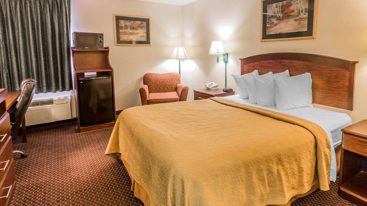 Photo of Bedroom in Pell City