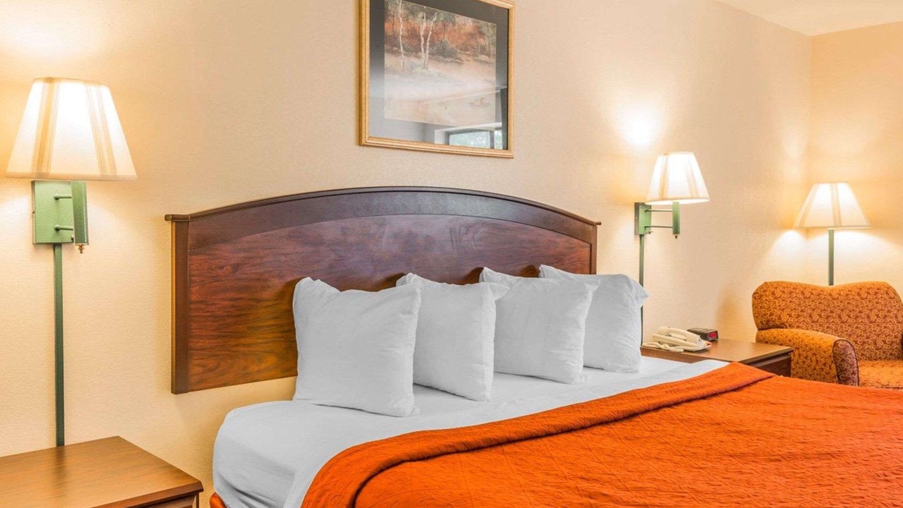 Photo of Bedroom in Pell City