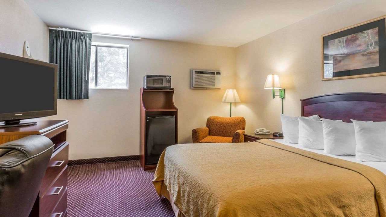Photo of Bedroom in Pell City