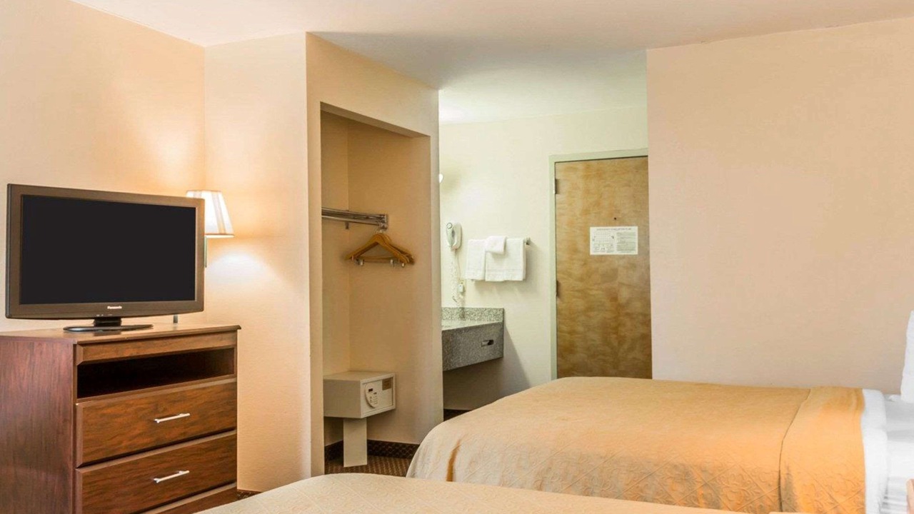 Photo of Bedroom in Pell City