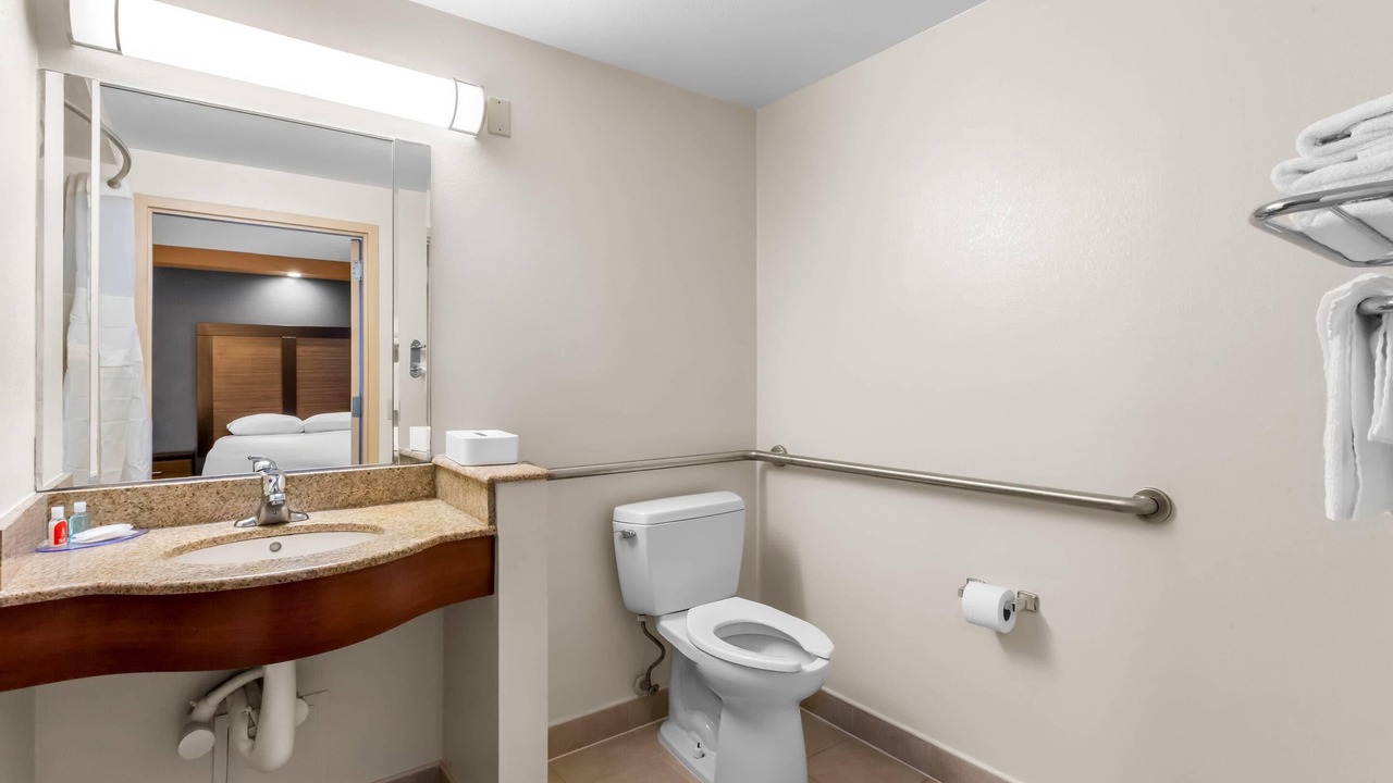 Photo of Bedroom in Iselin