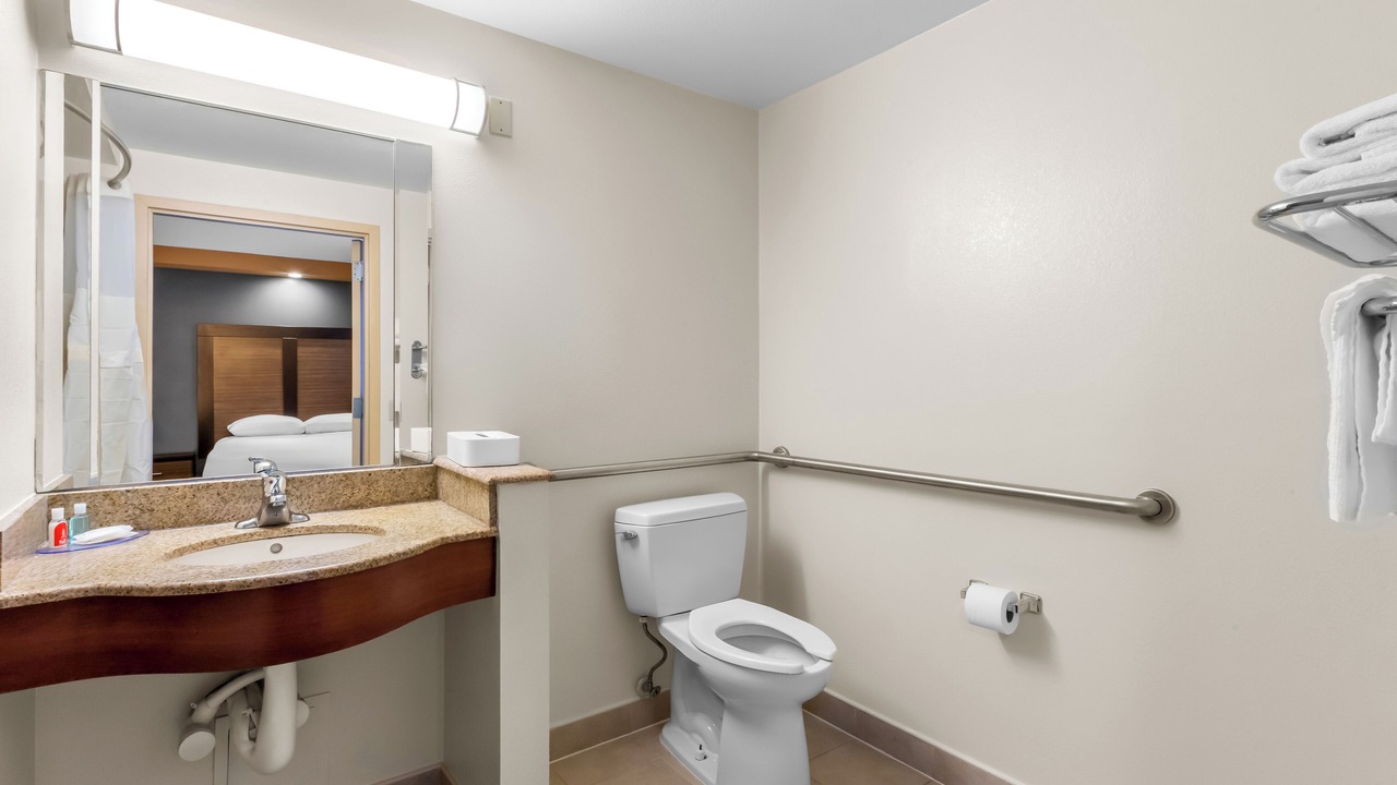Photo of Bathroom in Iselin