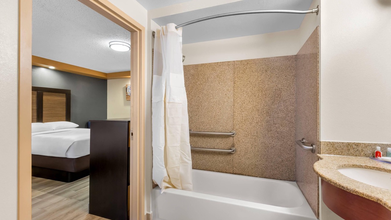 Photo of Bedroom in Iselin