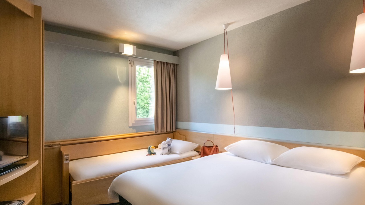 Photo of Bedroom in Gap