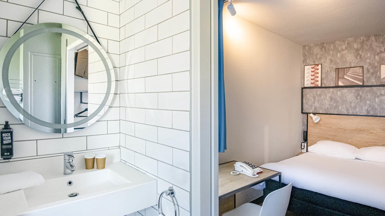 Photo of Bedroom in Gap