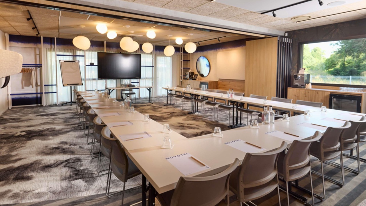 Photo of Others in Valence