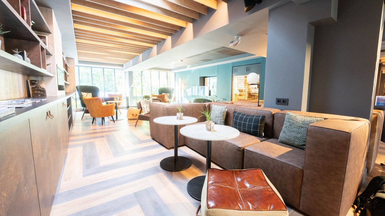 Photo of Others in Valence