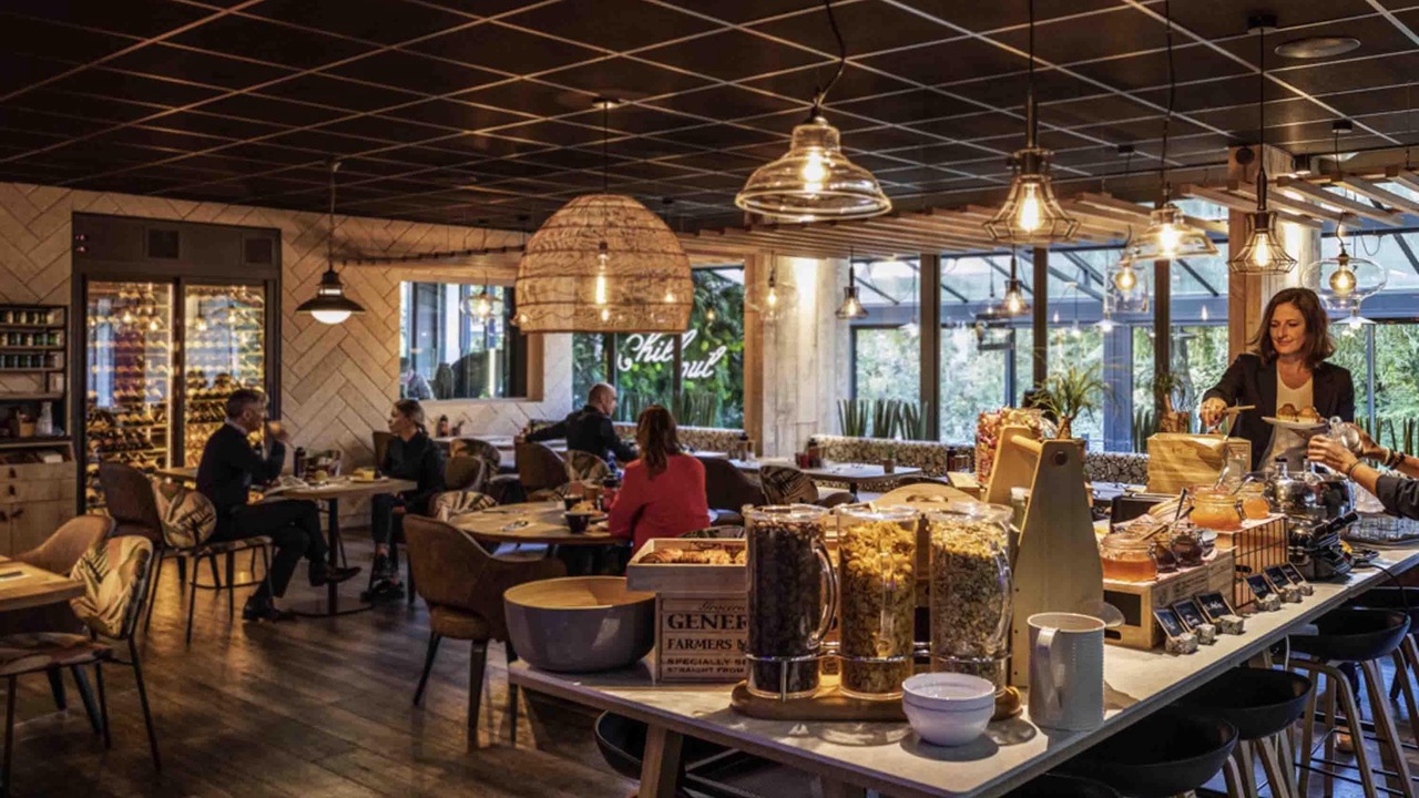 Photo of Others in Valence