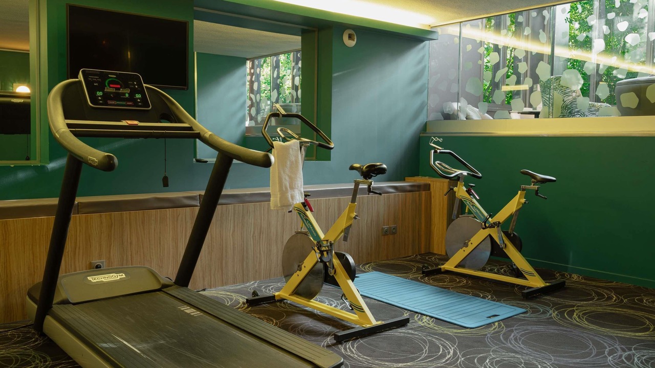 Photo of Others in Valence