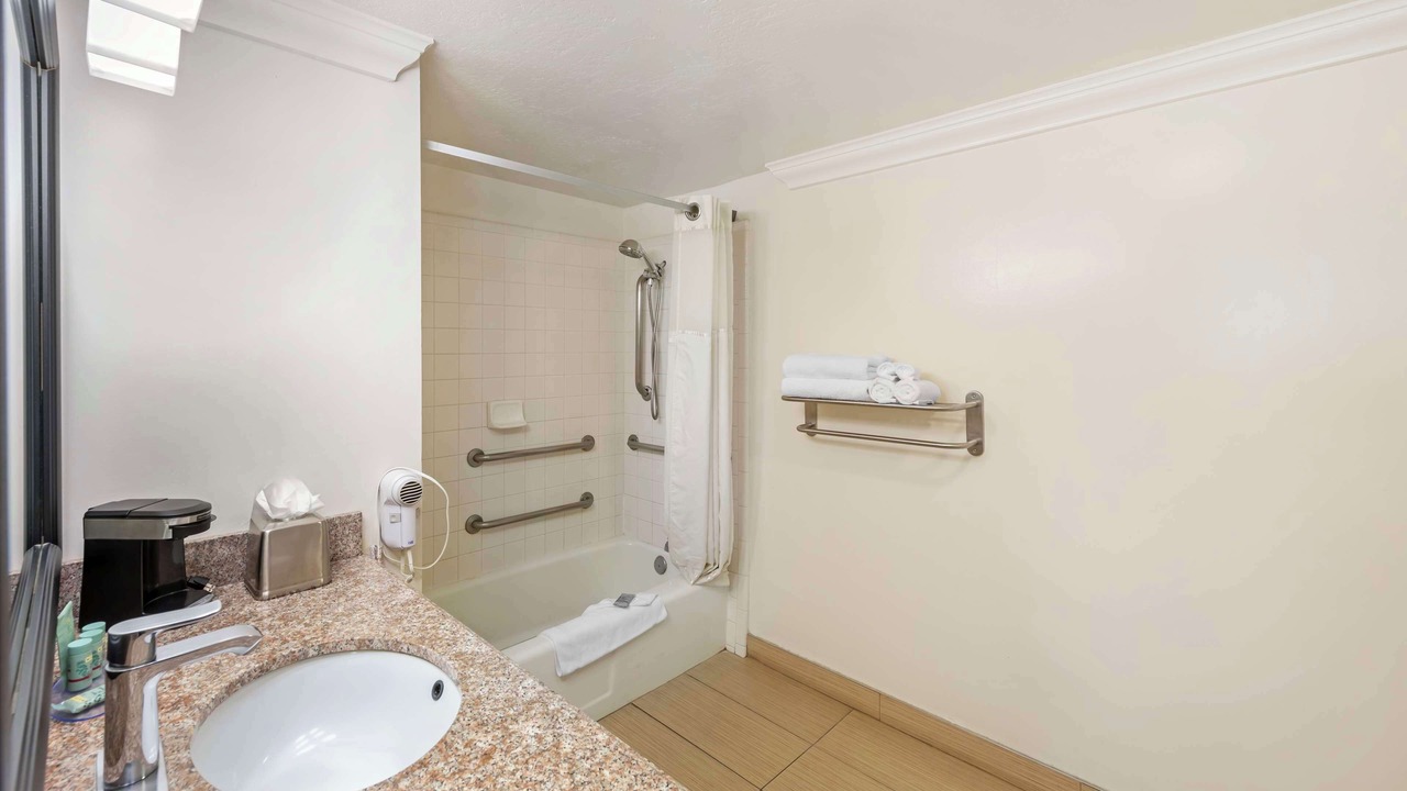 Photo of Bathroom in Hanford