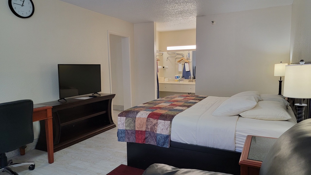 Photo of Bedroom in Palmetto Dunes