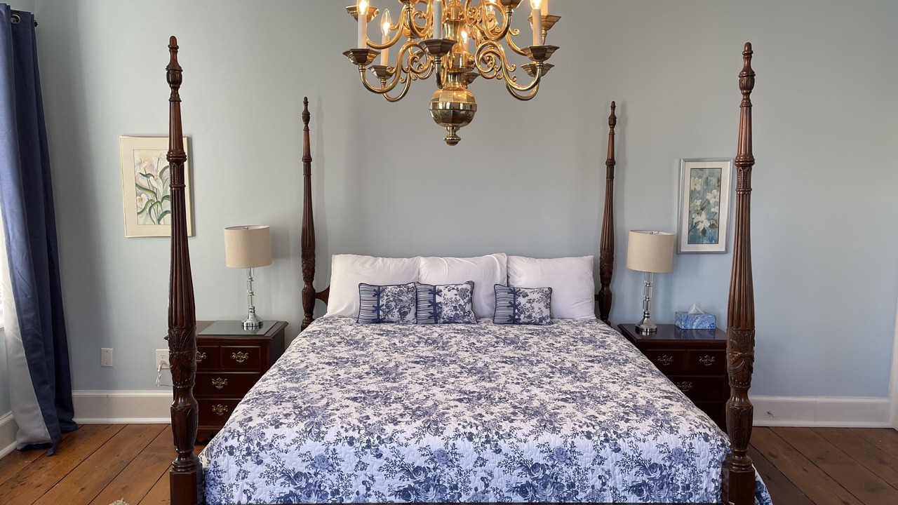 Photo of Bedroom in Historic District - North