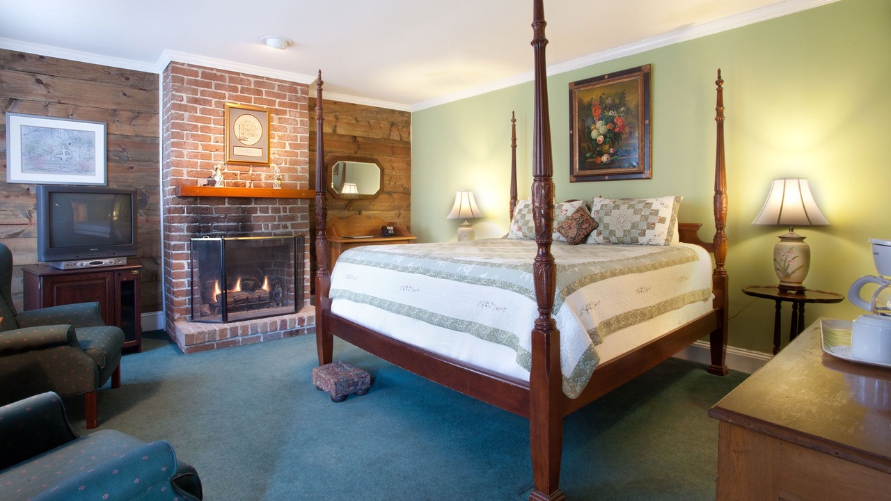 Photo of Bedroom in Historic District - North