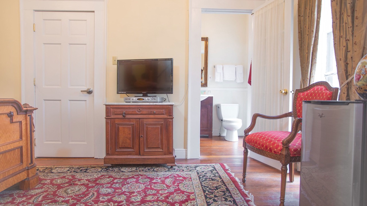 Photo of Bedroom in Historic District - North