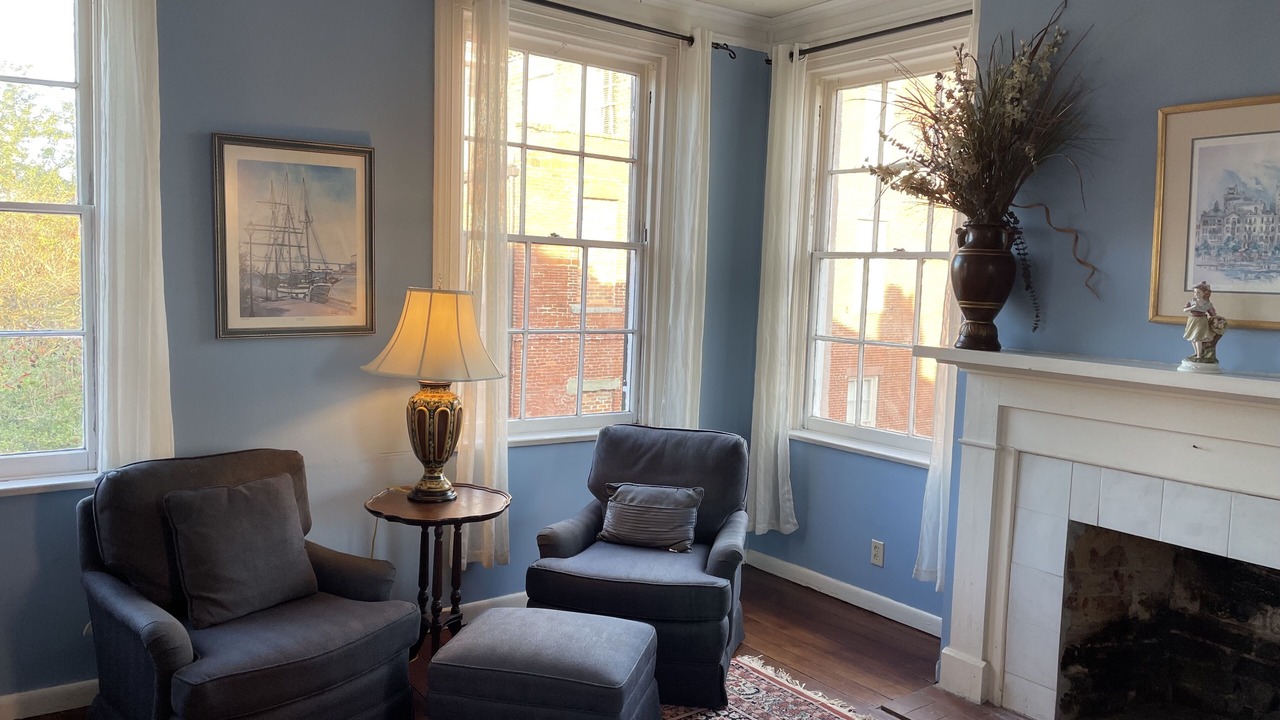 Photo of Bedroom in Historic District - North