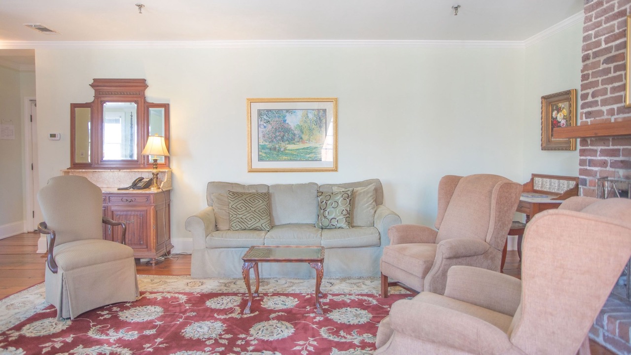 Photo of Bedroom in Historic District - North