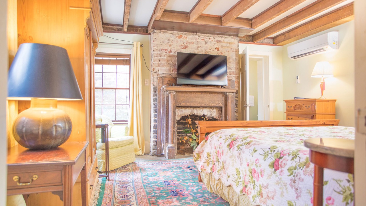 Photo of Bedroom in Historic District - North