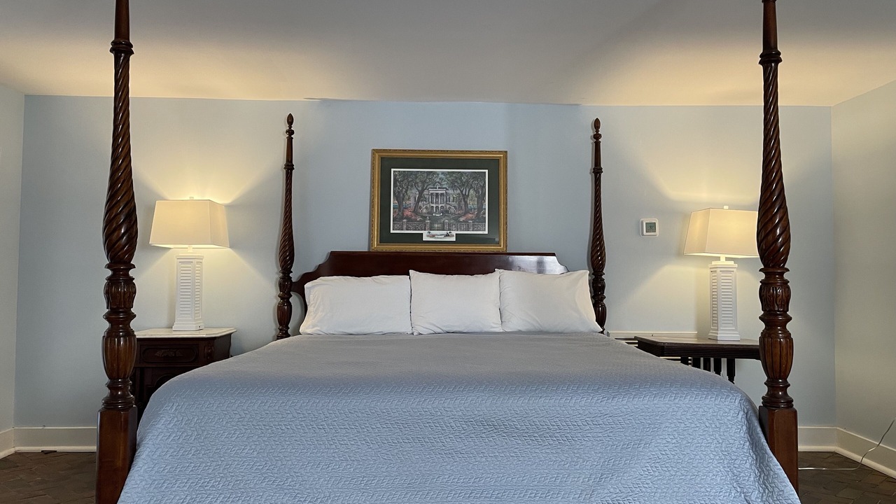 Photo of Bedroom in Historic District - North