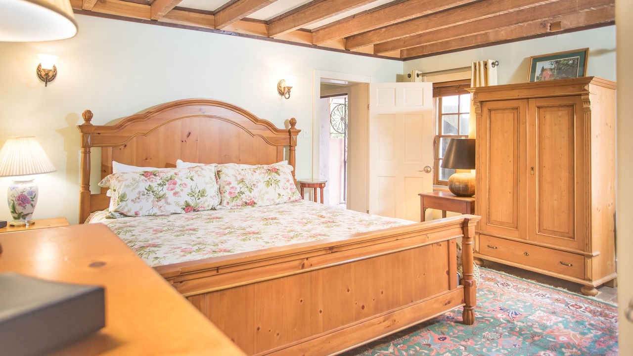 Photo of Bedroom in Historic District - North