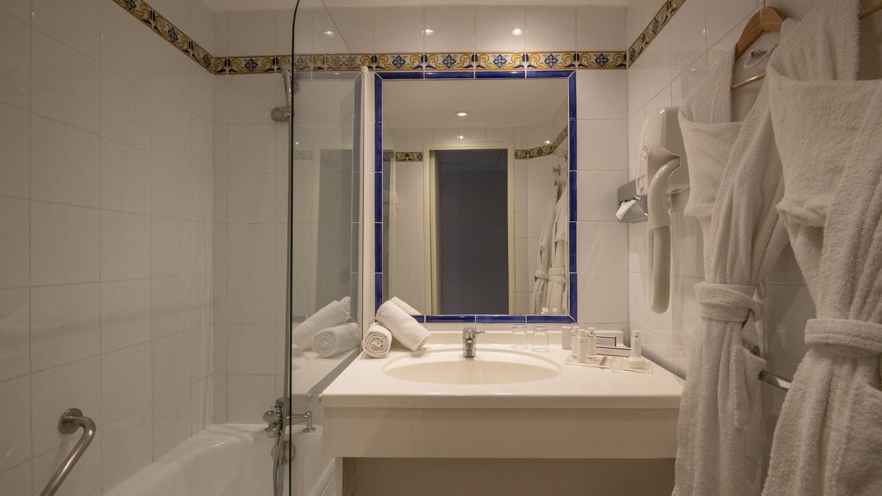 Photo of Bathroom in Carnot