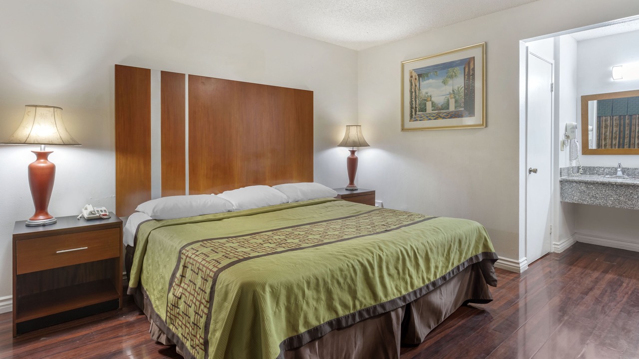 Photo of Bedroom in La Sierra