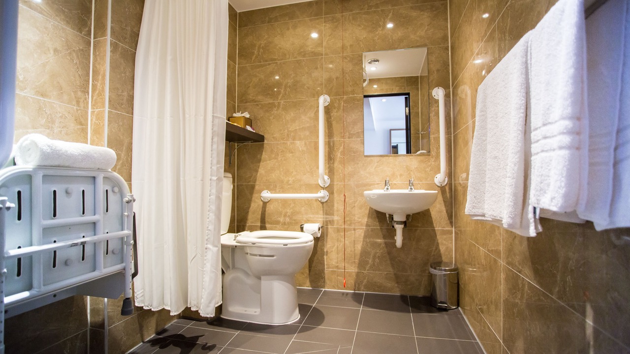 Photo of Bathroom in Seer Green