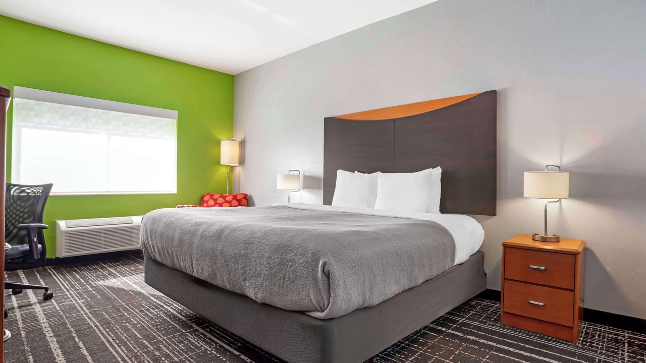 Photo of Bedroom in Crestline Heights
