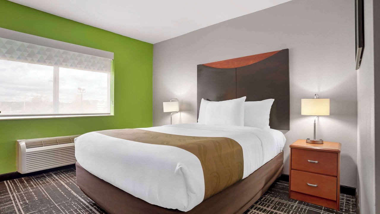 Photo of Bedroom in Crestline Heights