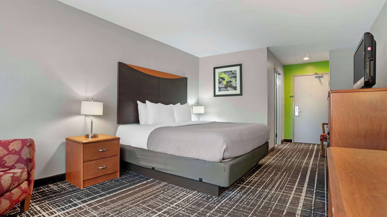Photo of Bedroom in Crestline Heights