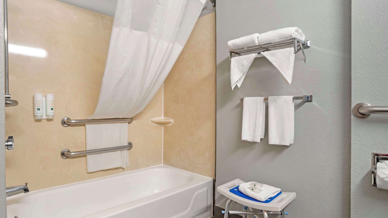 Photo of Bedroom in Crestline Heights