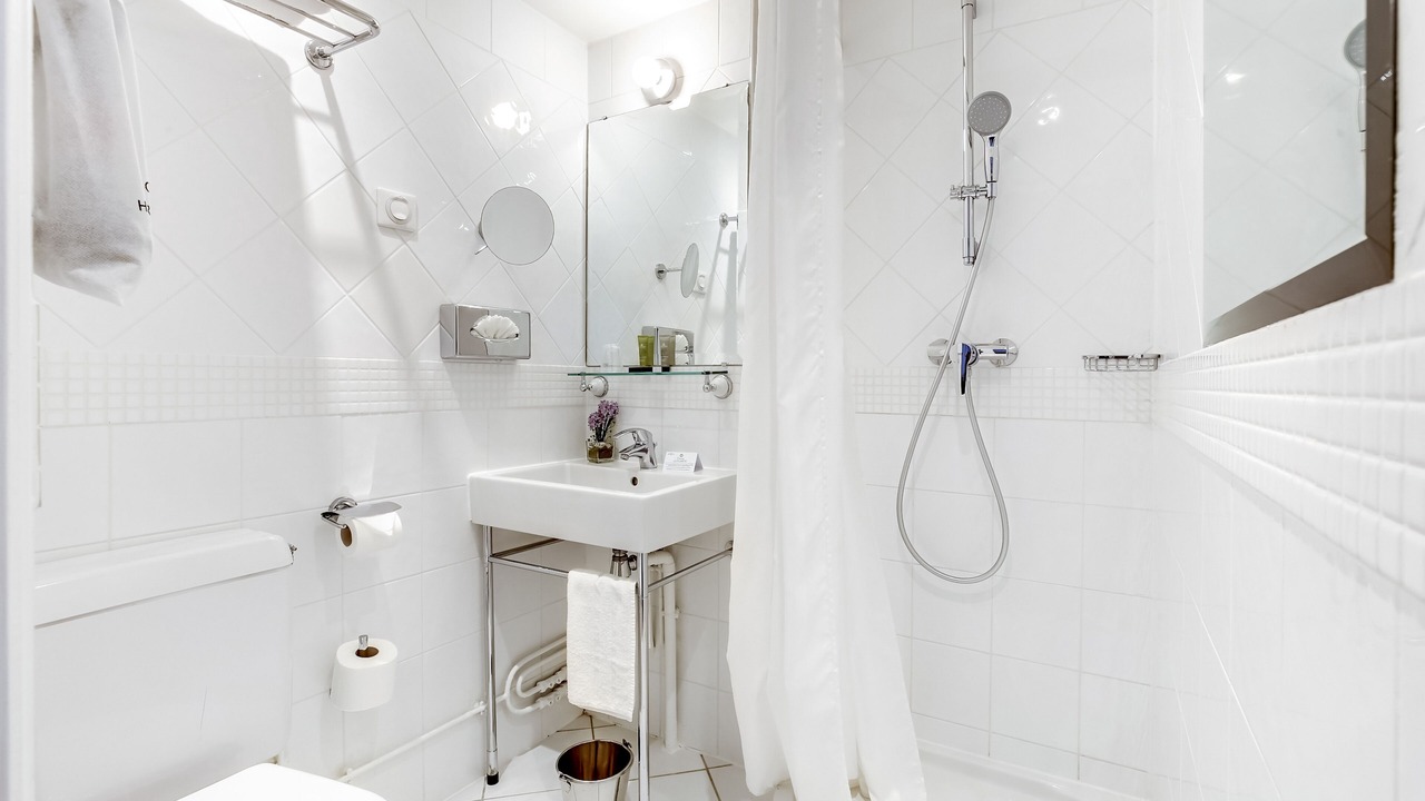 Photo of Bathroom in 9th Arrondissement